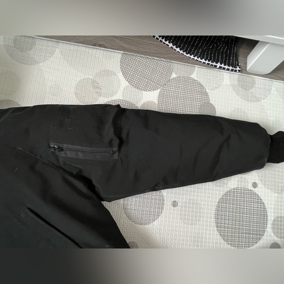 Canada Goose Bomber Jacket - Picture 7 of 8